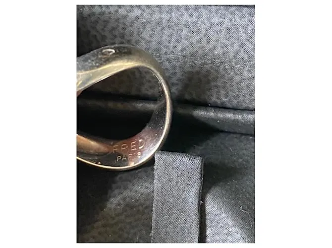Anillo firmado por la Casa Fred, colección animada en oro blanco Plata 