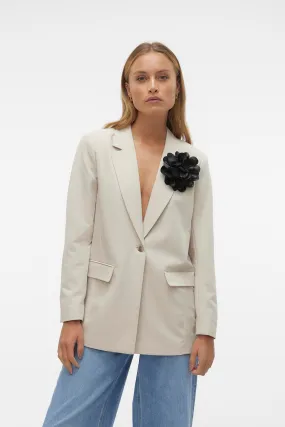 Vero Moda Blazer con detalle de flor